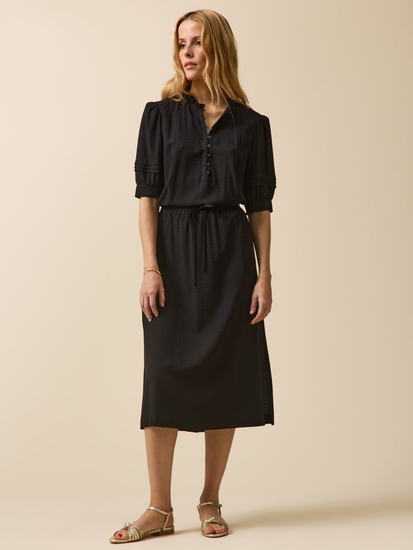 Women's long plain dobby viscose dress with ruffled neckline - Image 5