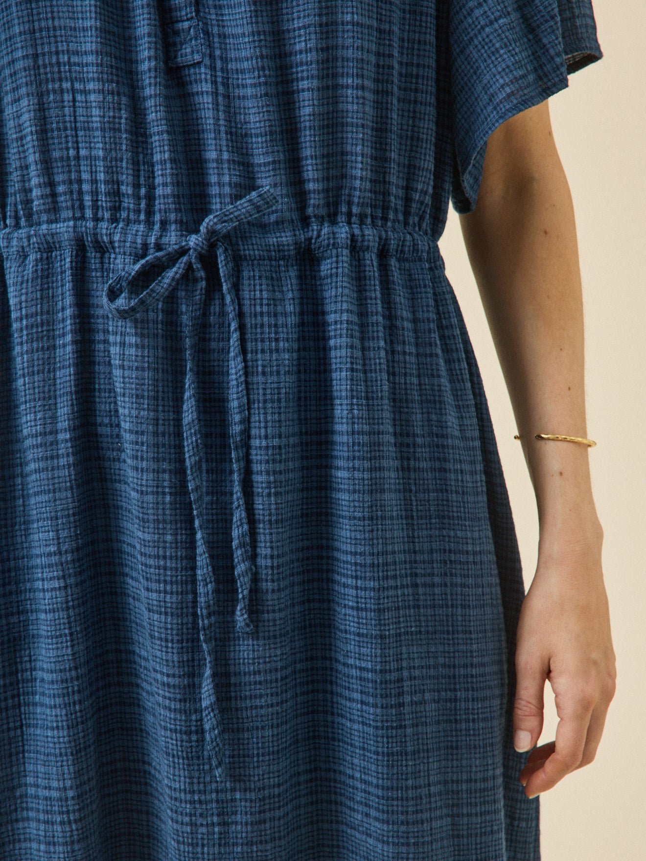 Women's long crepon dress with butterfly sleeves - Image 4