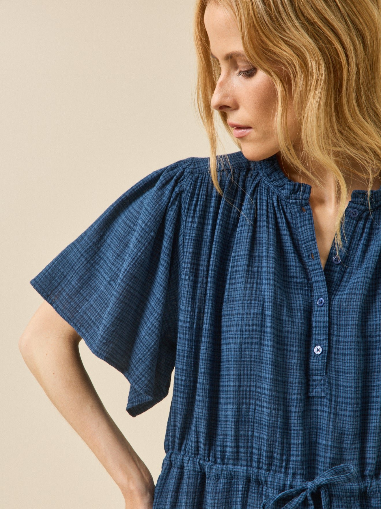 Women's long crepon dress with butterfly sleeves - Image 3