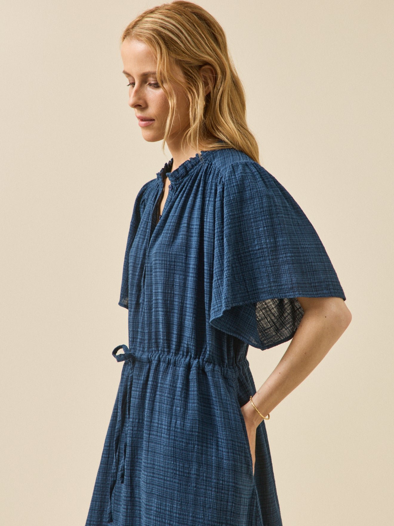 Women's long crepon dress with butterfly sleeves - Image 5