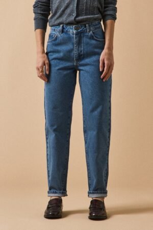 Women's organic cotton Claire Mom jeans with an eco-friendly wash